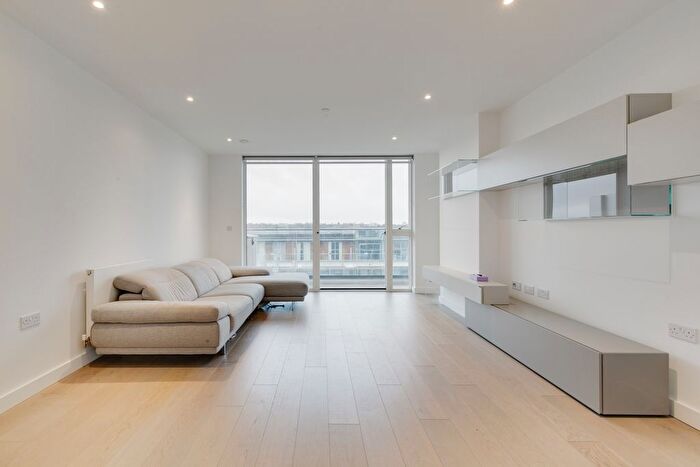 2 Bedroom Flat To Rent In River Gardens Walk, London, SE10
