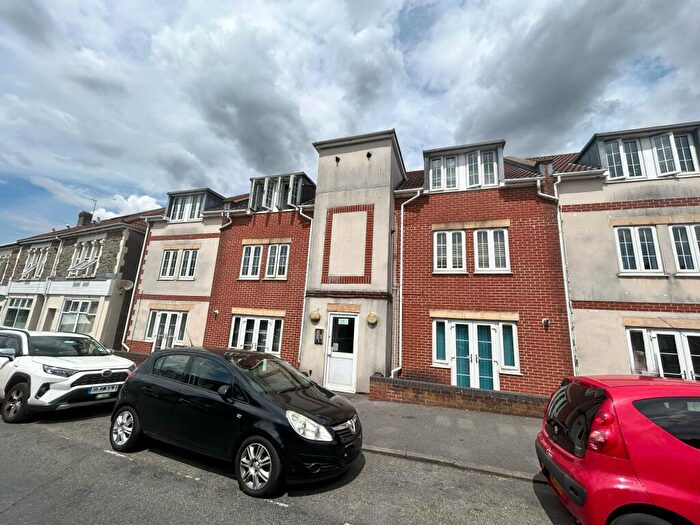 1 Bedroom Flat To Rent In Flat, - Bell Hill Road, Bristol, BS5