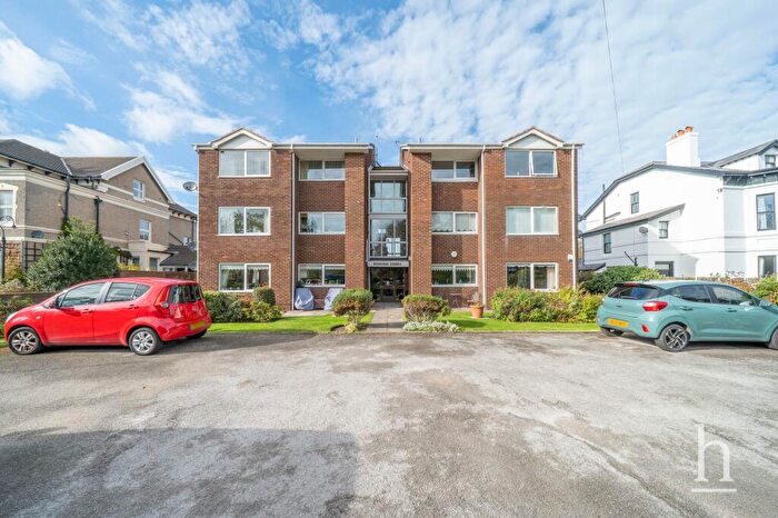 2 Bedroom Flat For Sale In Stanley Road, Hoylake, CH47