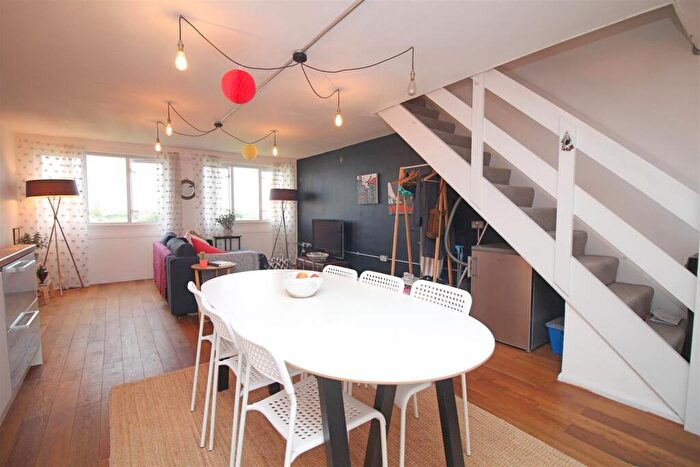 2 Bedroom Flat To Rent In O'leary Square, London, E1