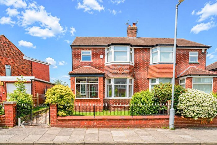 3 Bedroom Semi-Detached House For Sale In Burnside Avenue, Salford, M6
