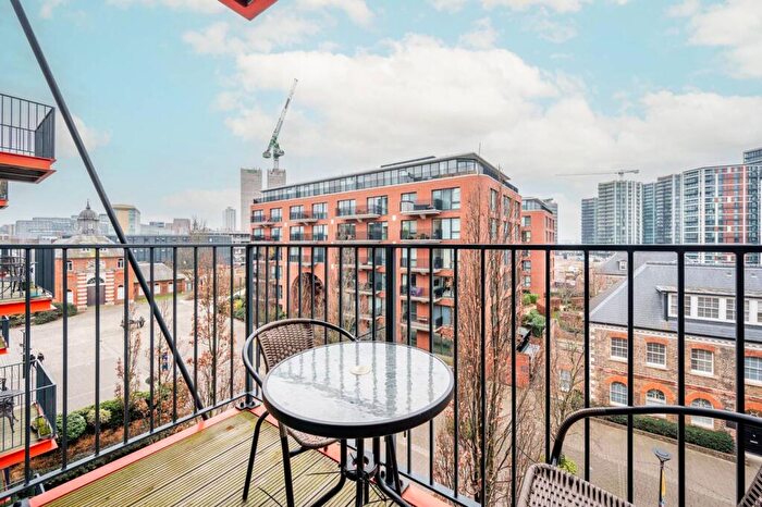 2 Bedroom Flat For Sale In Warehouse Court, Woolwich Riverside, London, SE18