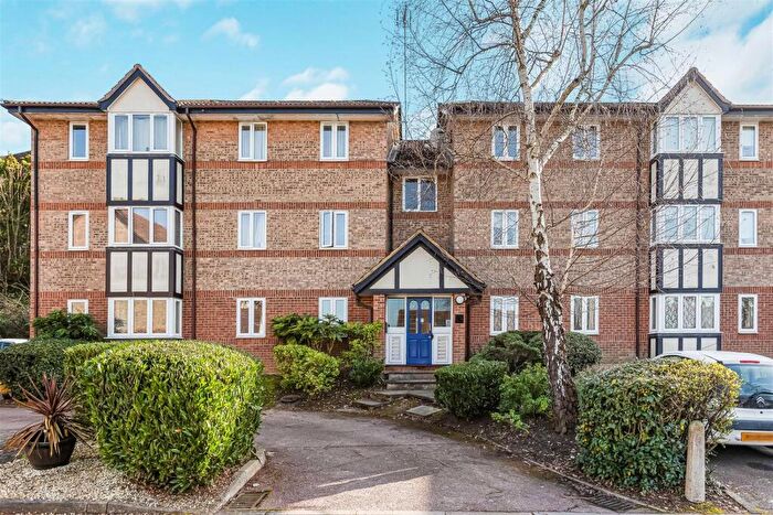 2 Bedroom Apartment For Sale In Fallow Rise, Hertford, SG13