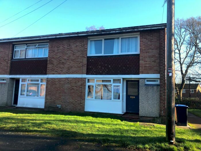 5 Bedroom Property To Rent In Ilex Close, Englefield Green, Egham TW20