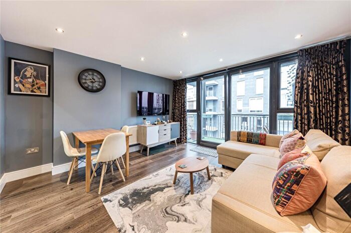 2 Bedroom Apartment To Rent In Gainsborough House, Cassilis Road, Canary Wharf, London, E14