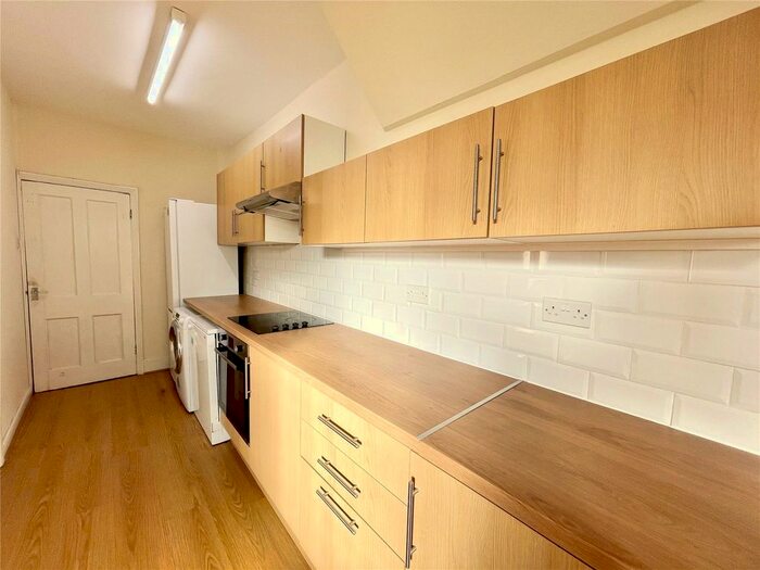 2 Bedroom Flat To Rent In Westbury Road, Bounds Green, London N11