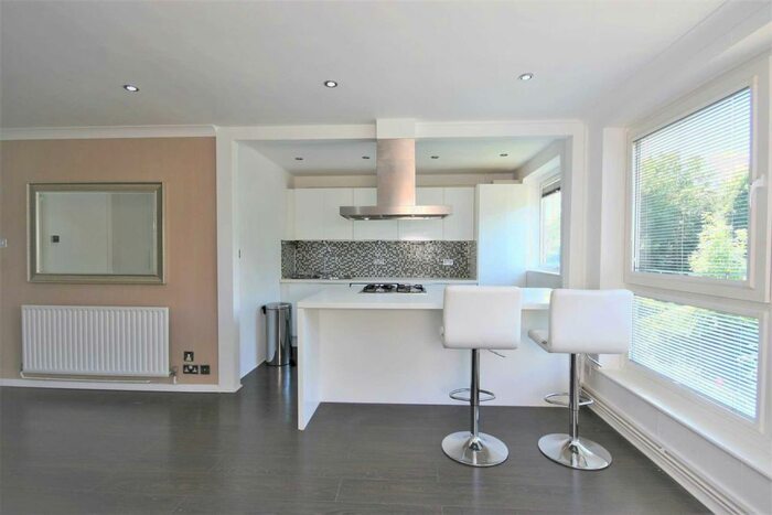 2 Bedroom Flat To Rent In Valley Road, Shortlands, Bromley, BR2