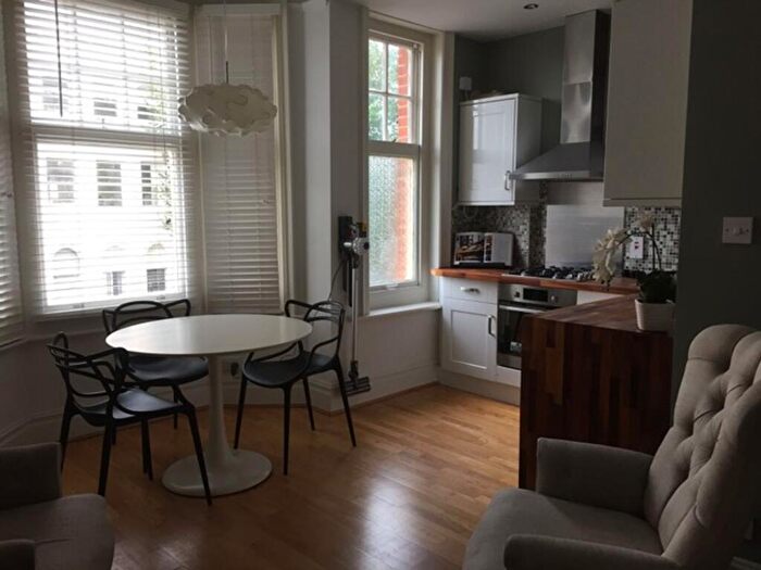 2 Bedroom Flat To Rent In Holland Road, Hove, BN3