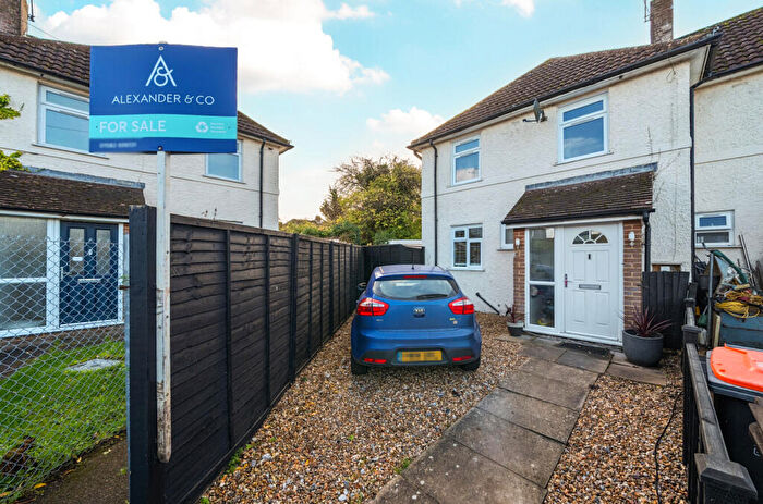 2 Bedroom End Of Terrace House For Sale In Hambling Place, Dunstable, Bedfordshire, LU6