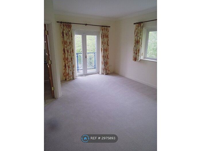 2 Bedroom Flat To Rent In Park Drive, Longfield, DA3