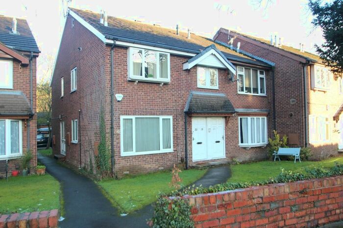 2 Bedroom Flat To Rent In Wycliffe Drive, Leeds, West Yorkshire, Uk, LS17