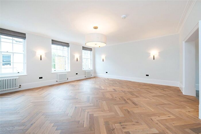 3 Bedroom Flat To Rent In Montague Street, Bloomsbury, WC1B