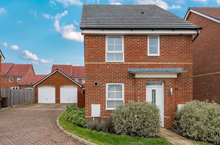 3 Bedroom Link Detached House For Sale In Ganger Farm Way, Ampfield, Romsey, Hampshire, SO51