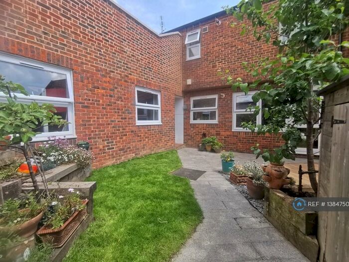 2 Bedroom Flat To Rent In Malham Road, London, SE23