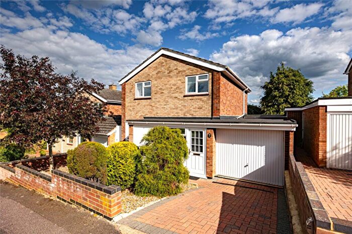 4 Bedroom Detached House For Sale In Robin Hill, Bedford, Bedfordshire, MK41
