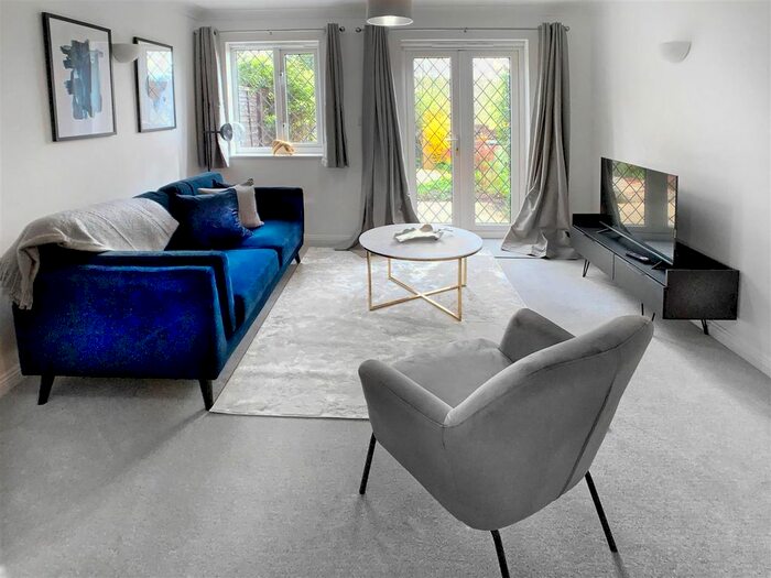 2 Bedroom Property To Rent In Coleridge Close, Twyford, Reading, RG10