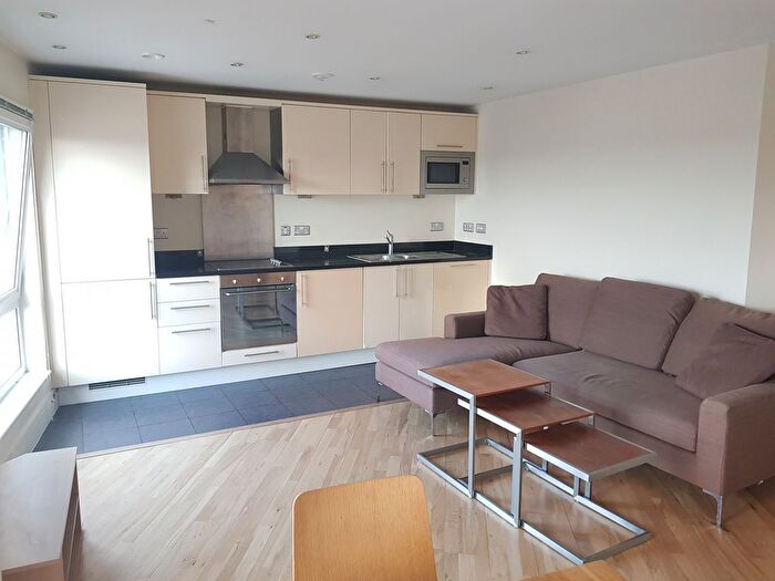 2 Bedroom Flat To Rent In High Road, Ilford, IG1