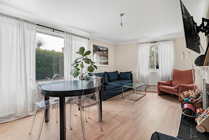 3 Bedroom Flat For Sale In Herne Hill Road, London, SE24