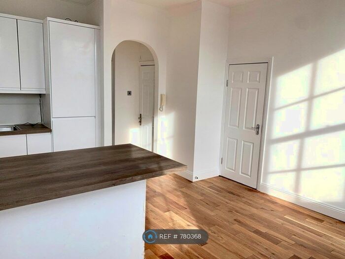 3 Bedroom Flat To Rent In Acre Lane, London SW2