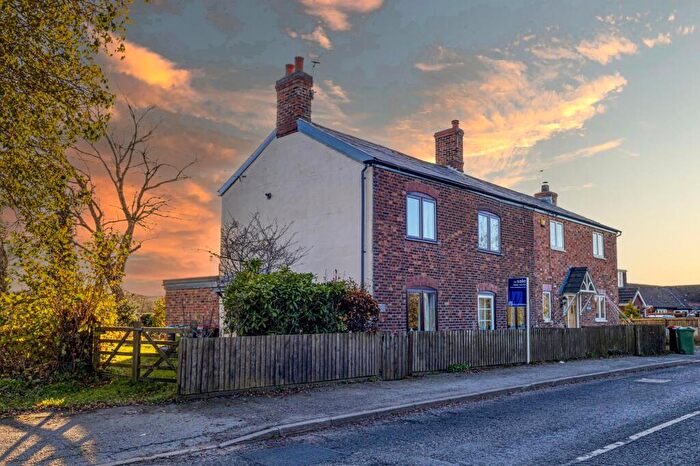 3 Bedroom Semi-Detached House For Sale In Kingsley Road, Crowton, CW8