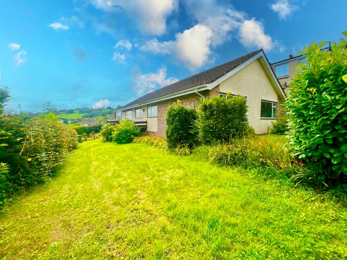 3 Bedroom Detached Bungalow For Sale In Fallowfield, Blagdon, Bristol, BS40