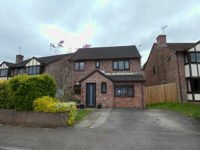 4 Bedroom Detached House For Sale In Meadow Way, Pontypool, NP4