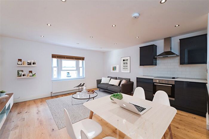 1 Bedroom Flat To Rent In Heather Place, Esher, Surrey, KT10