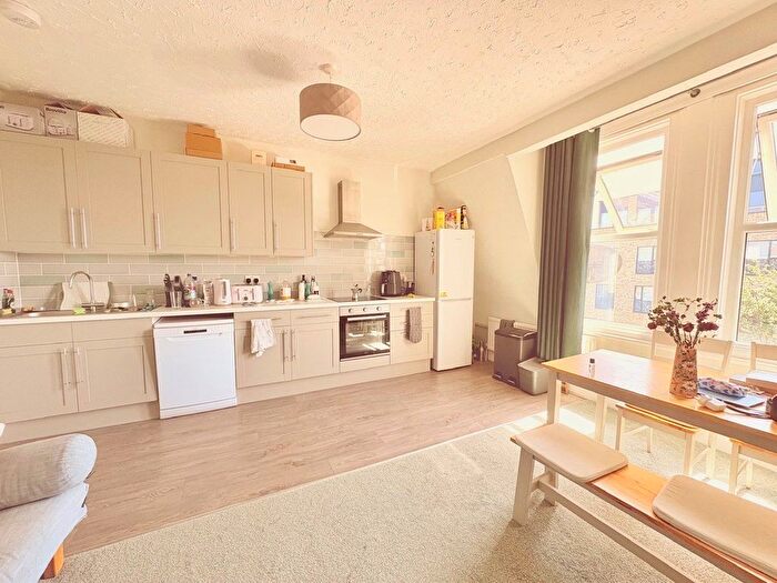2 Bedroom Flat To Rent In Heath Road, Twickenham, TW1