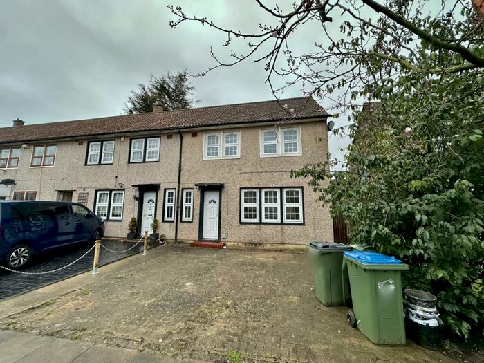 3 Bedroom House To Rent In Holburne Road, Kidbrooke, SE3