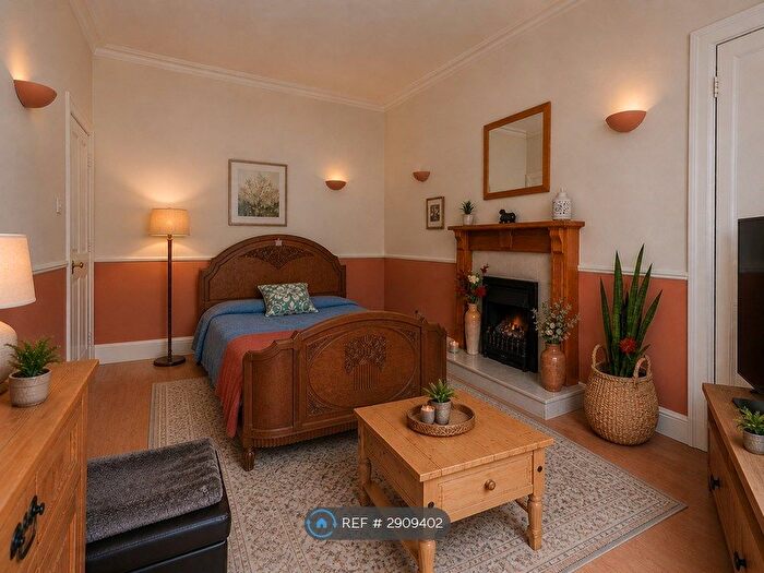 2 Bedroom Flat To Rent In Cockburn St, Edinburgh, EH1