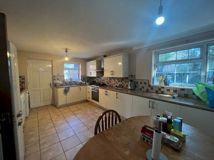 4 Bedroom Flat To Rent In Dog Kennel Lane, Birmingham, B68