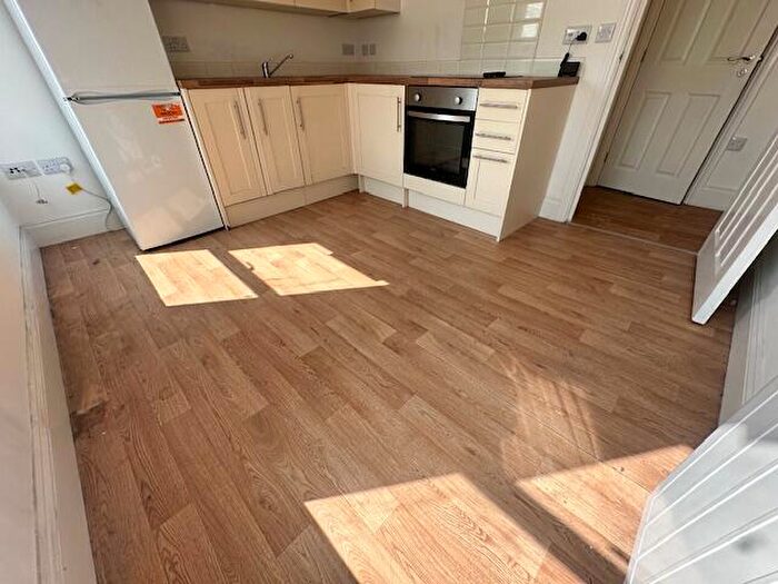 1 Bedroom Flat To Rent In Wimborne Road, Bournemouth, BH9