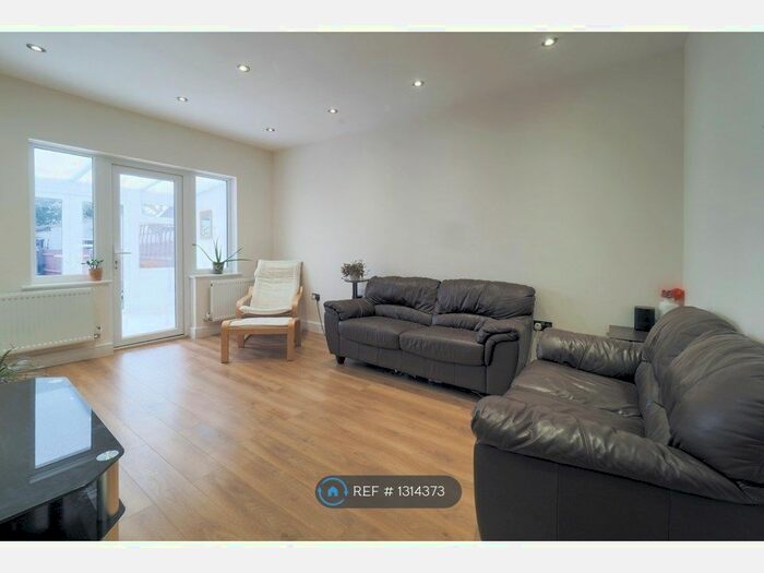 4 Bedroom Terraced House To Rent In Drake Road, Harrow, HA2