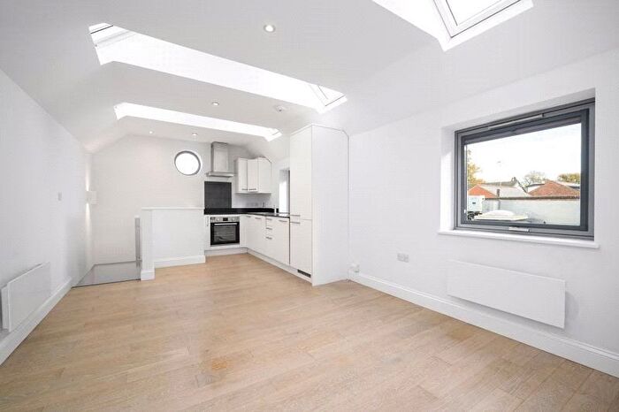 Property To Rent In Queens Road, Weybridge, Surrey, KT13