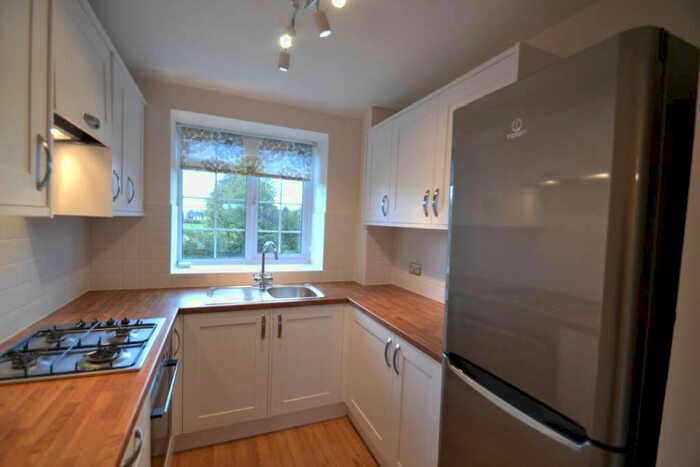 2 Bedroom Flat To Rent In Alexandra Road, Epsom, KT17