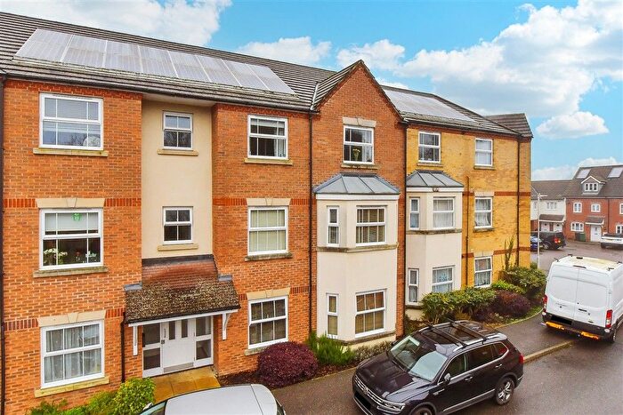 2 Bedroom Flat For Sale In Hawkes Way, Maidstone, Kent, ME15