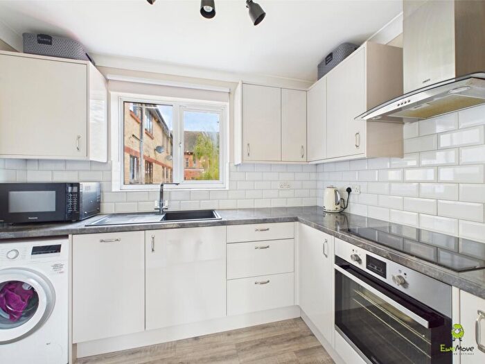 1 Bedroom Flat For Sale In Flat Cloisters Court, Erith Road, Bexleyheath, DA7