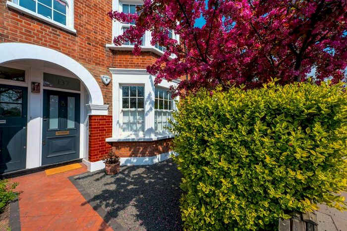 2 Bedroom Maisonette To Rent In Burntwood Lane, Earlsfield, London, SW17