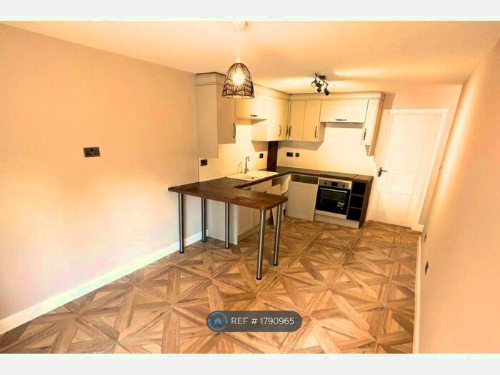 2 Bedroom Maisonette To Rent In Eastbrook Close, Woking, GU21