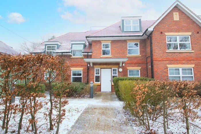 2 Bedroom Flat To Rent In Fernbank Road, Ascot, SL5