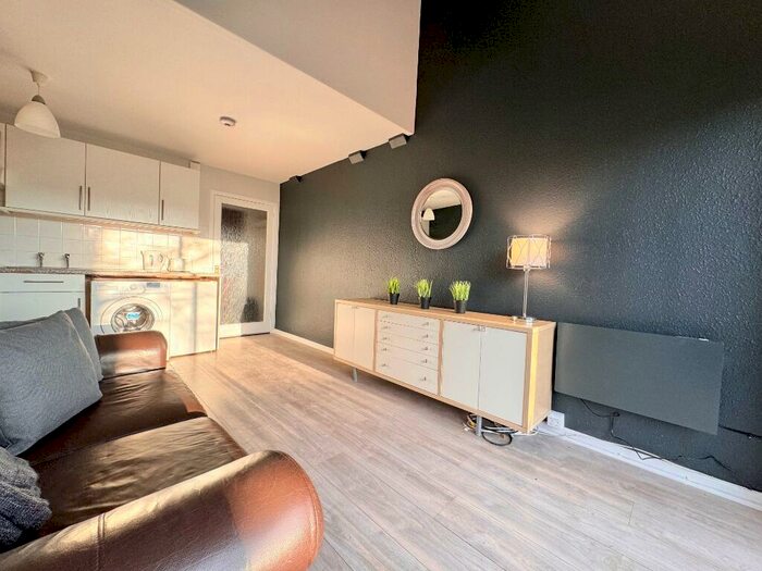 1 Bedroom Terraced House To Rent In Maybole Crescent, Newton Mearns