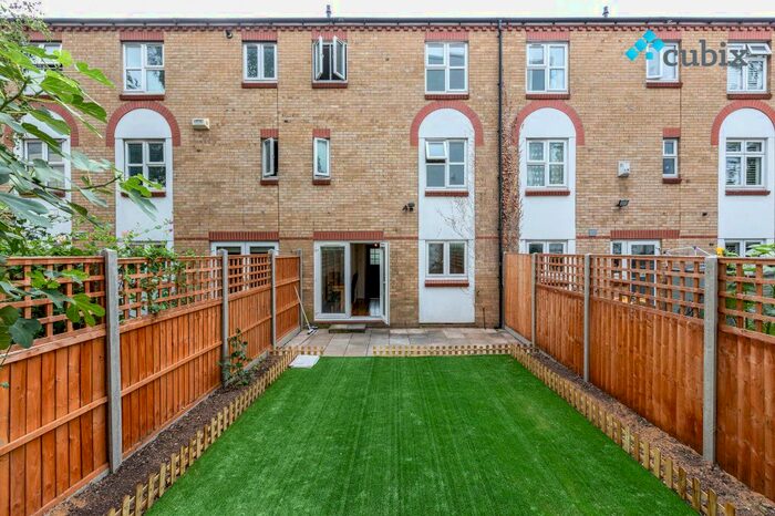 5 Bedroom Town House To Rent In Keats Close, London, SE1