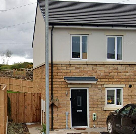 2 Bedroom End Of Terrace House To Rent In Oakmoor Avenue, Long Lee, Keighley, BD21