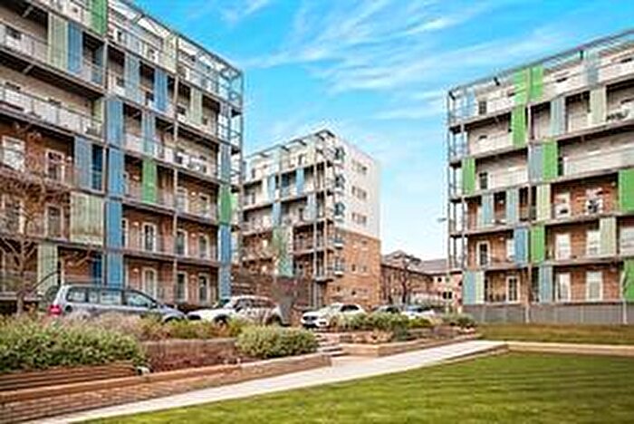 2 Bedroom Apartment To Rent In Warren Close, CB2