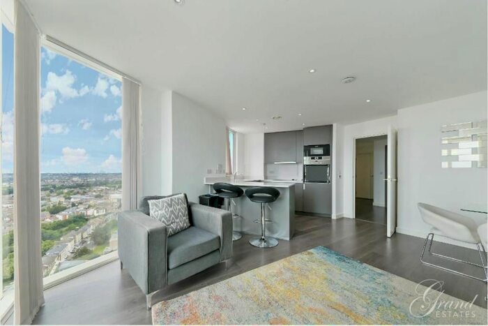 2 Bedroom Flat To Rent In Saffron Central Square, Croydon, London, CR0