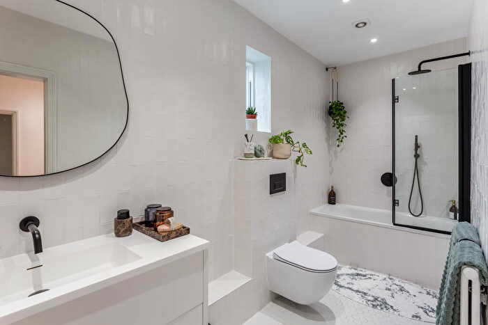 3 Bedroom Terraced House For Sale In Brandram Road, London, SE13