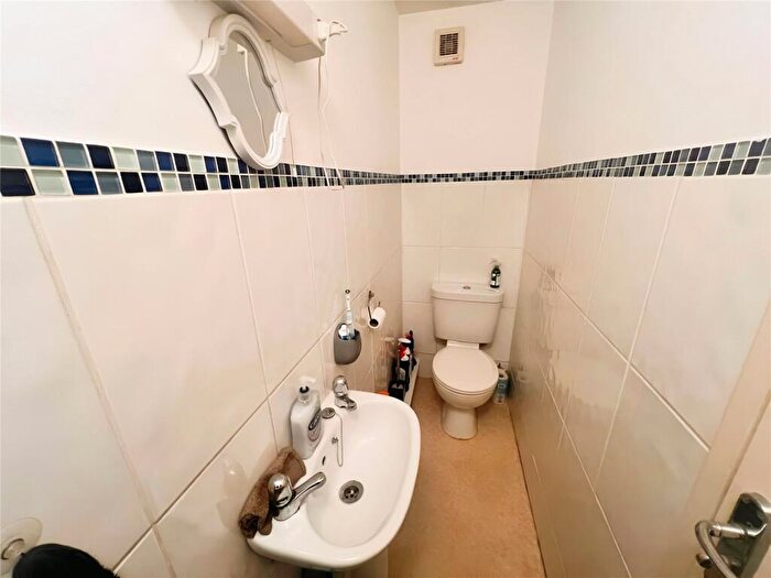 2 Bedroom Flat For Sale In Burton Road, Branston, Burton-on-Trent, Staffordshire, DE14