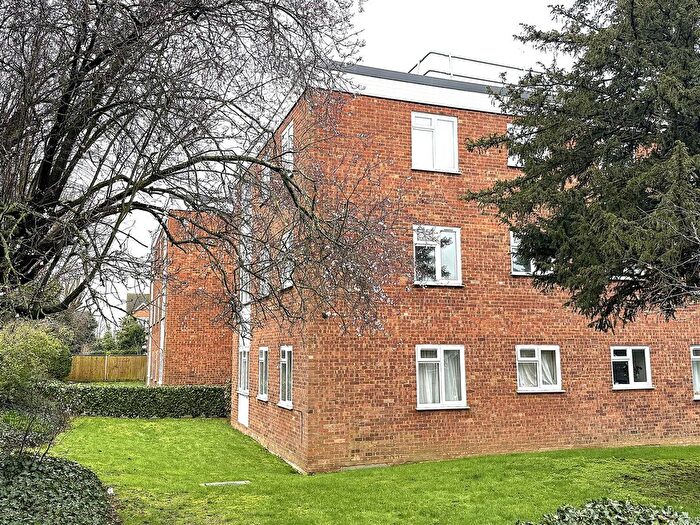 1 Bedroom Flat To Rent In Woodfield Court, Benhill Wood Road, Sutton, SM1