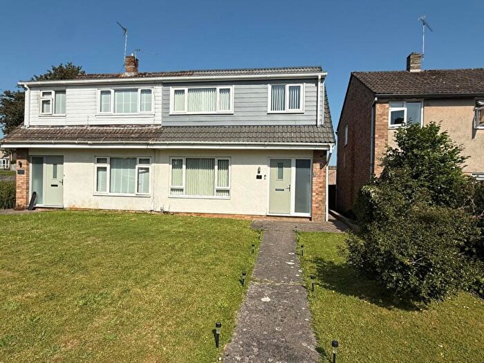 3 Bedroom Semi Detached House For Sale In Dunster Gardens, Nailsea, North Somerset, BS48