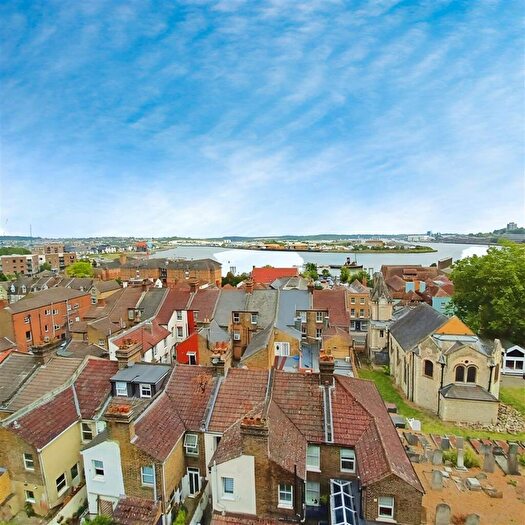 1 Bedroom Apartment For Sale In New Road, Rochester, ME1